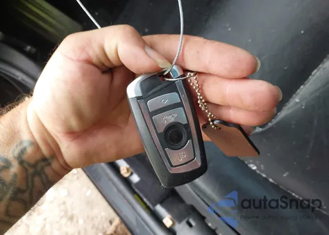 2013 BMW 328 z USA, uszkodzony, nr VIN WBA3A5G50DNP26522